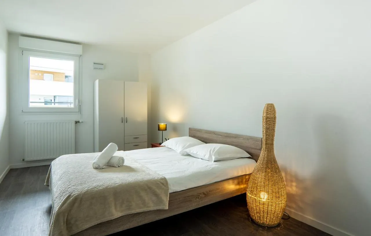 Minoterie Accueillant T3 Avec Place De Parking Privee Annecy 0*,  France